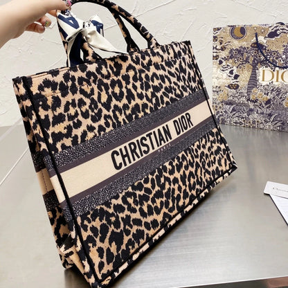 EMBROIDERED SHOPPING BAG