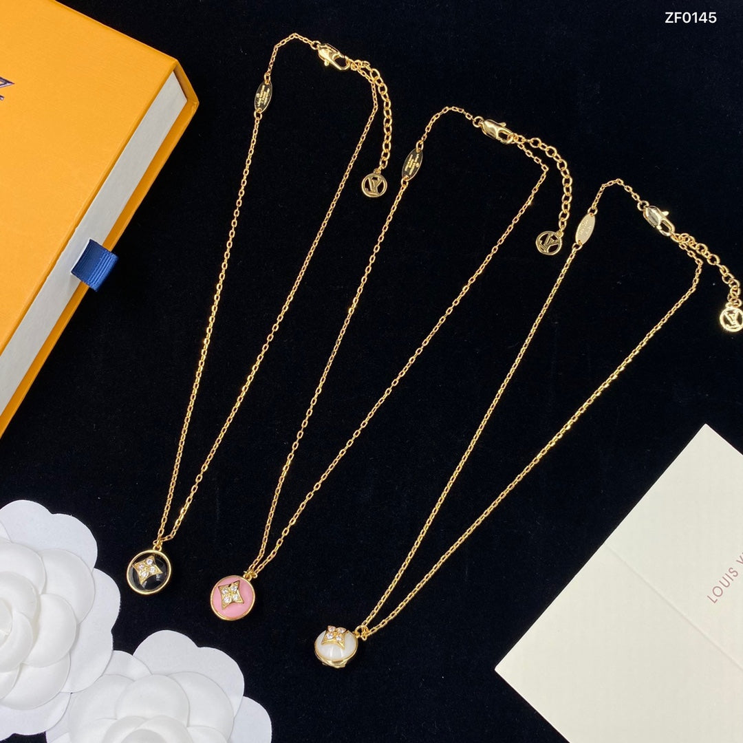 Four Leaf Clover Diamond Pendant Necklace