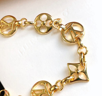 Four-leaf Clover Flower Necklace