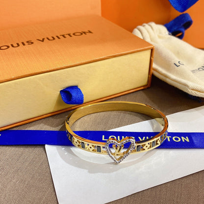 Heart Shaped Hollow Diamond Bracelet